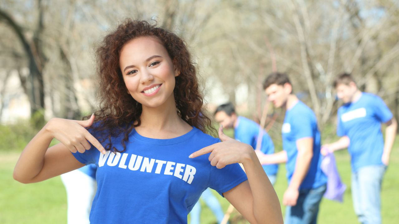 girl wearing tshirt that says Volunteer